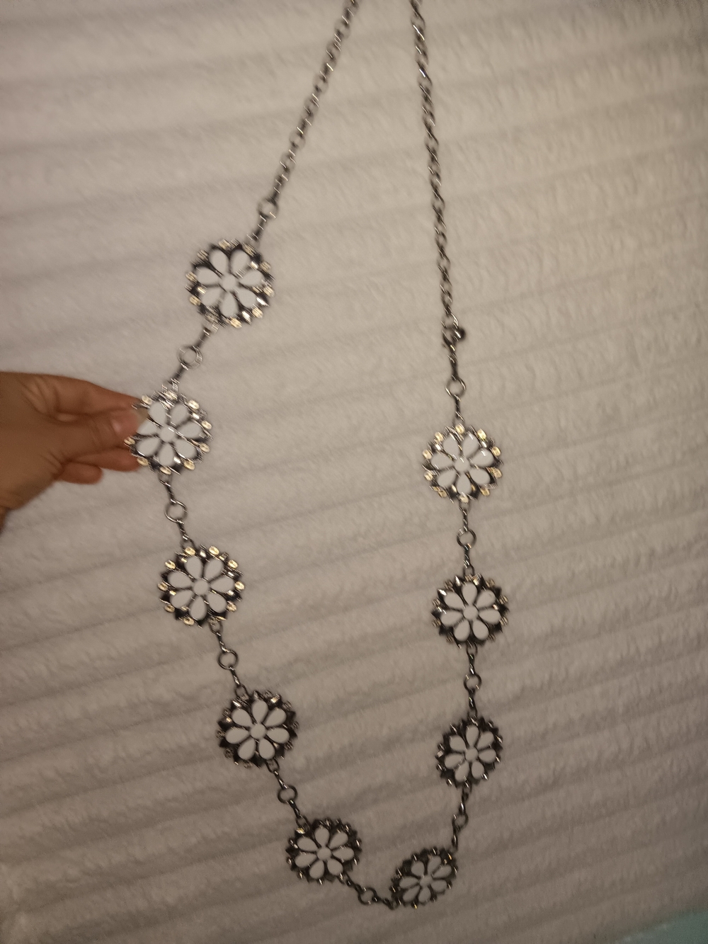 Women's White Floral Link Necklace - Silver Tone